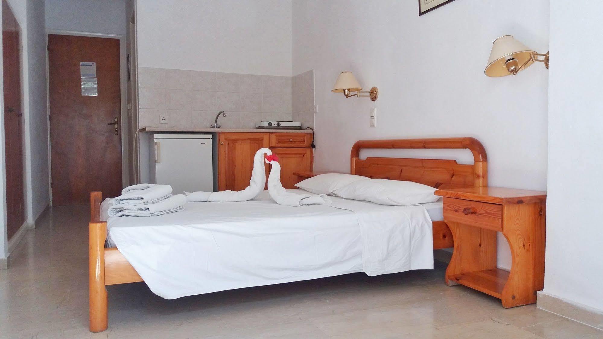Kymata Hotel Kamári Екстериор снимка